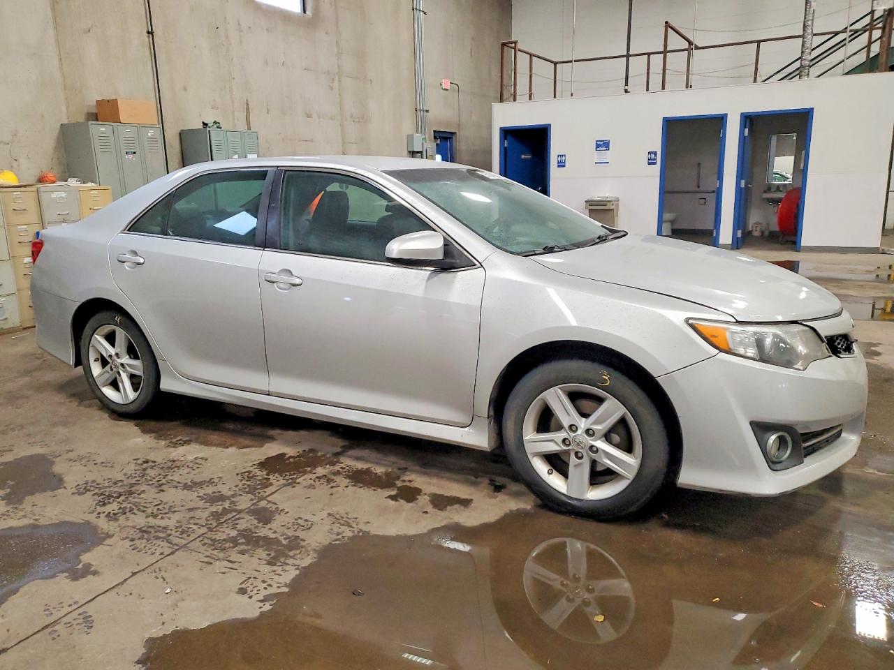 2014 TOYOTA CAMRY L photo 4
