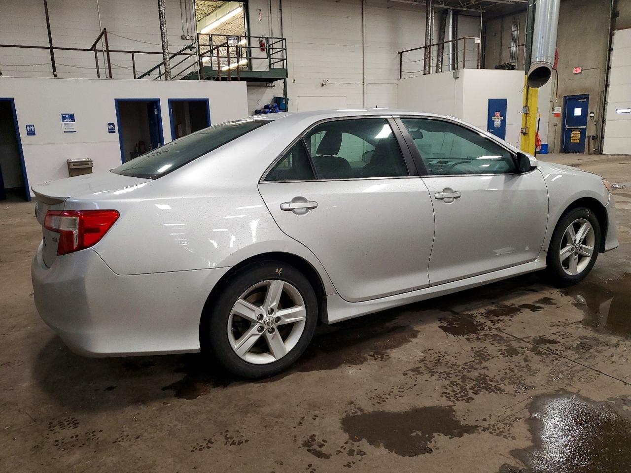 2014 TOYOTA CAMRY L photo 3