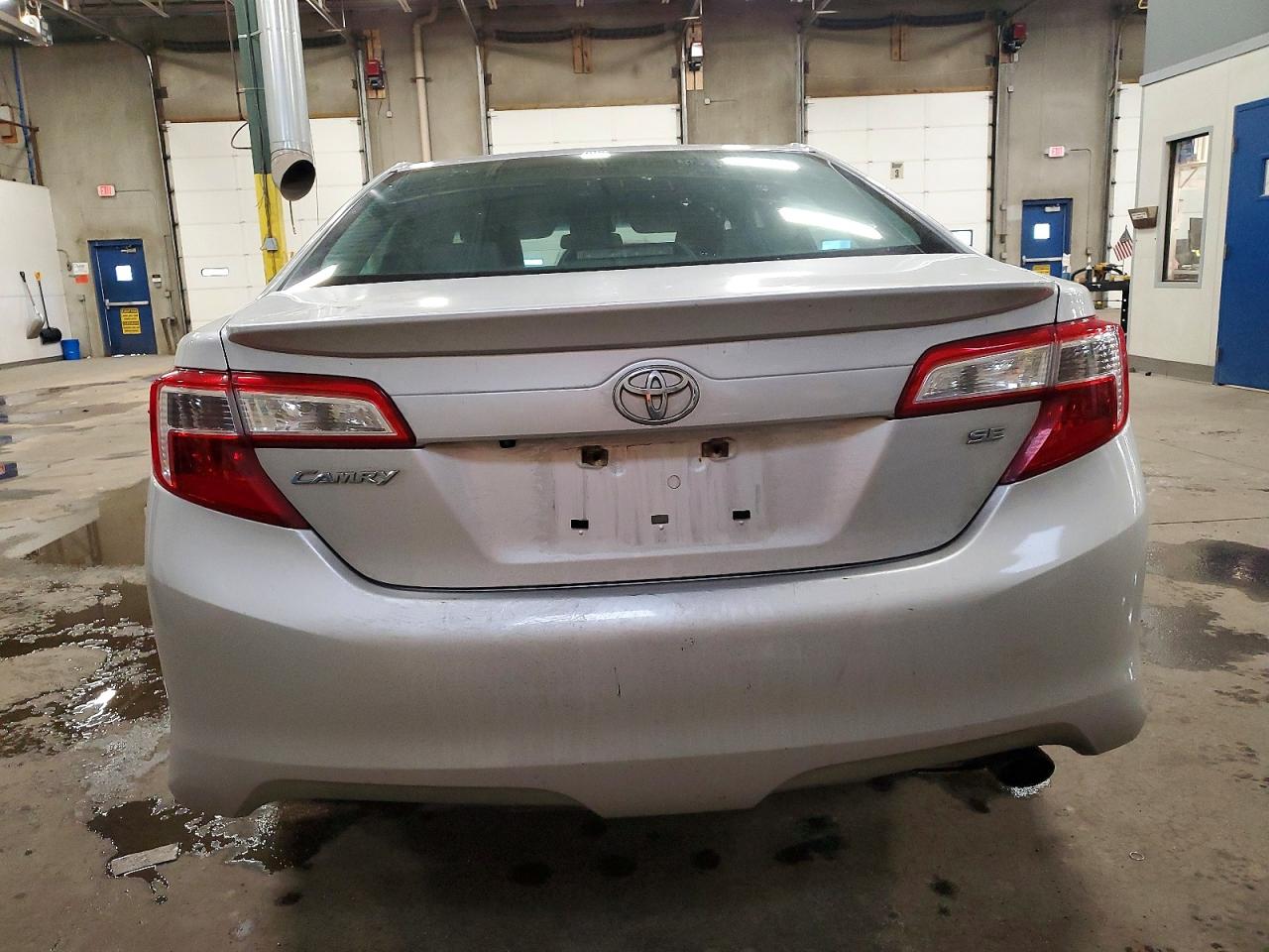 2014 TOYOTA CAMRY L photo 6