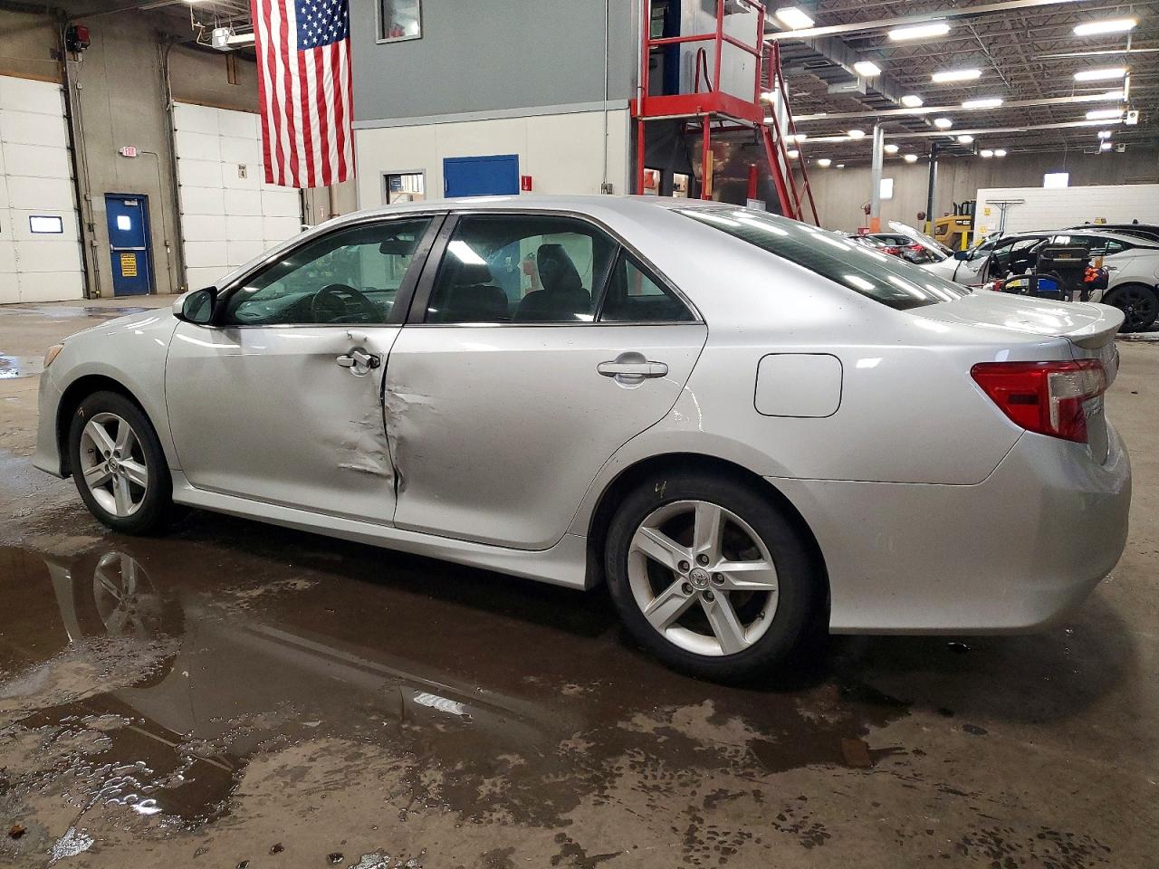 2014 TOYOTA CAMRY L photo 2