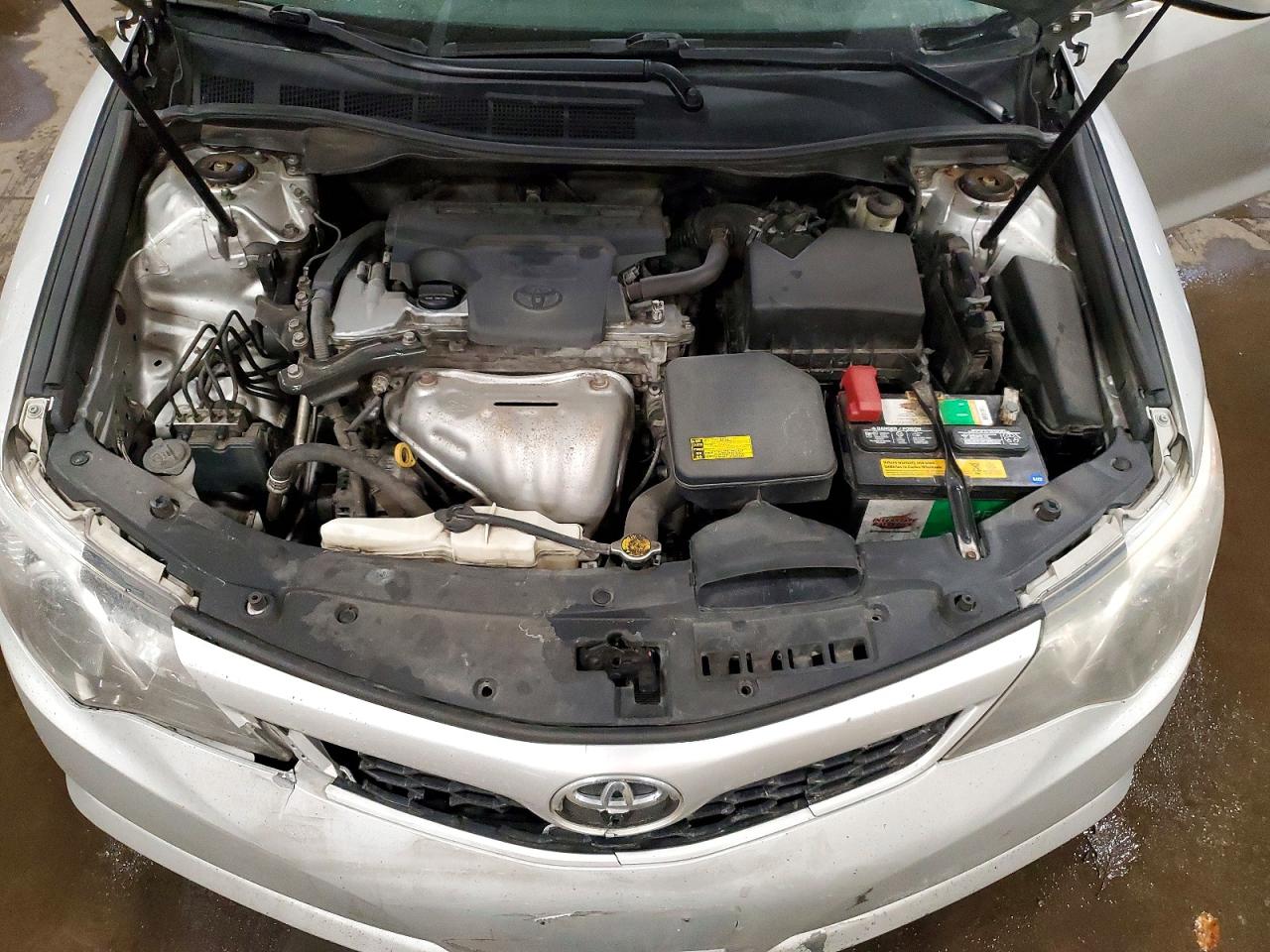2014 TOYOTA CAMRY L photo 11