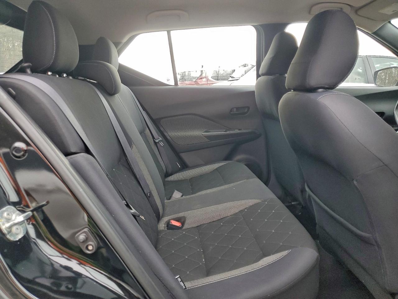 2020 NISSAN KICKS S photo 10