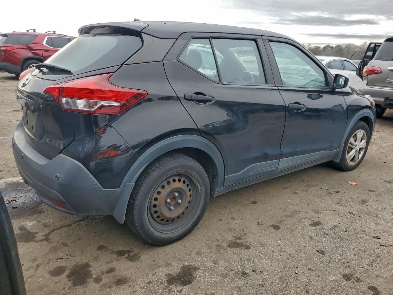 2020 NISSAN KICKS S photo 3
