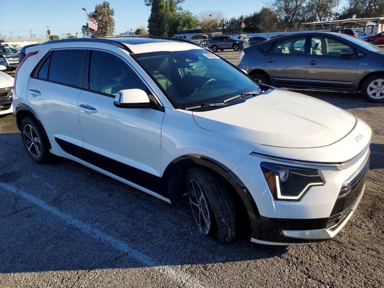 2023 KIA NIRO SX photo 4
