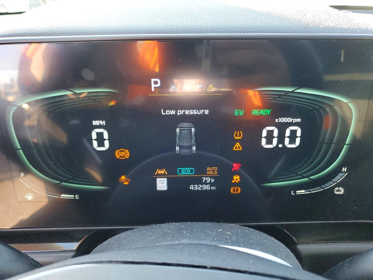 2023 KIA NIRO SX photo 9