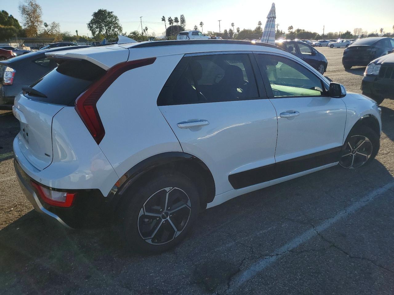 2023 KIA NIRO SX photo 3