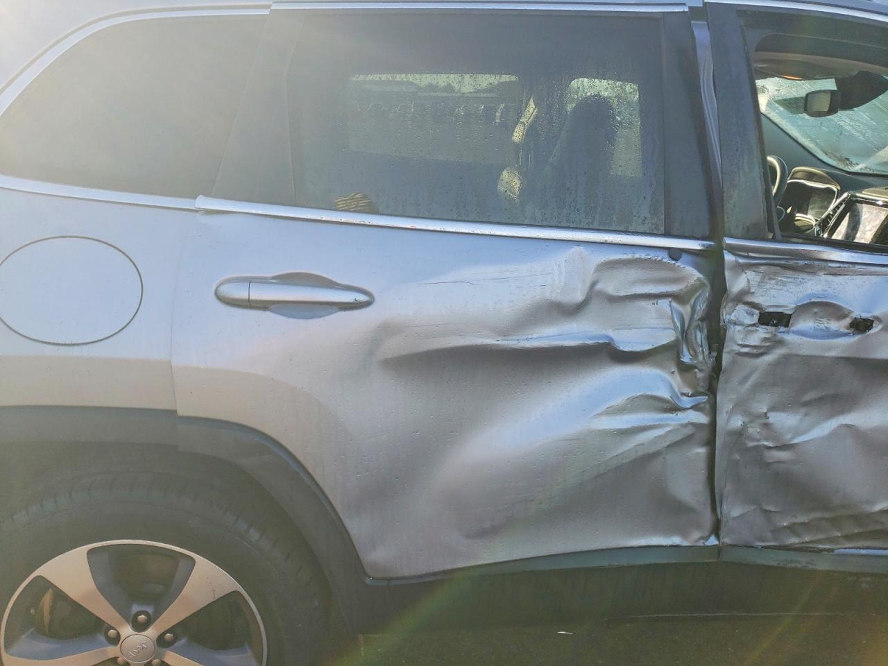 2019 JEEP CHEROKEE LIMITED photo 11