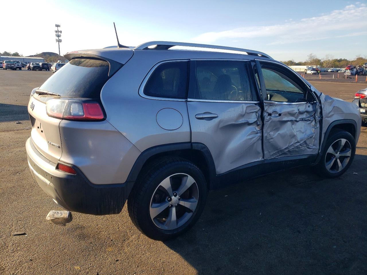 2019 JEEP CHEROKEE LIMITED photo 3