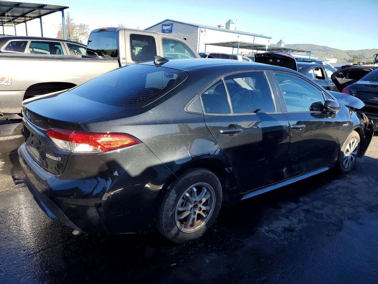 2021 TOYOTA COROLLA LE photo 3