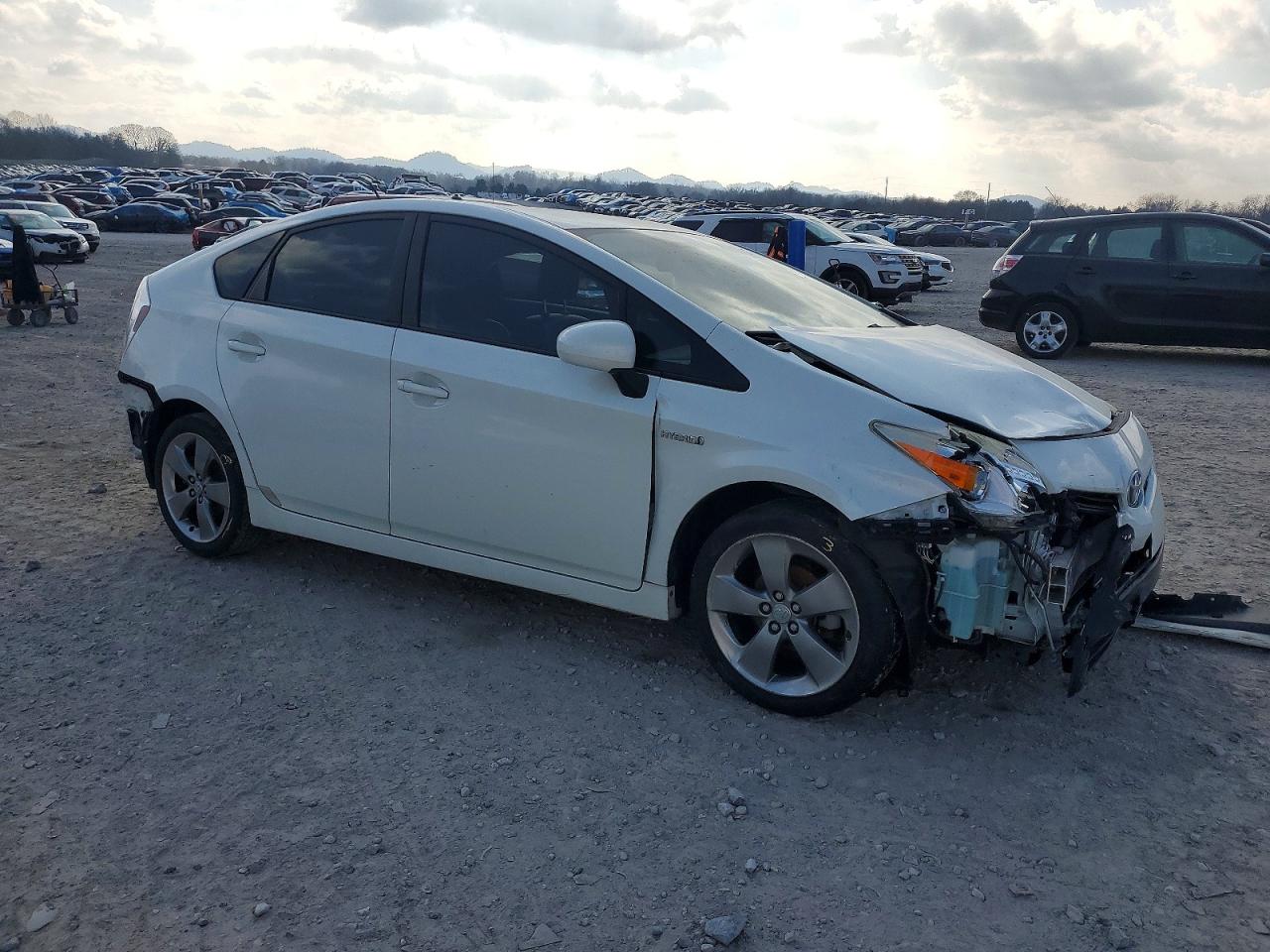 2013 TOYOTA PRIUS photo 4