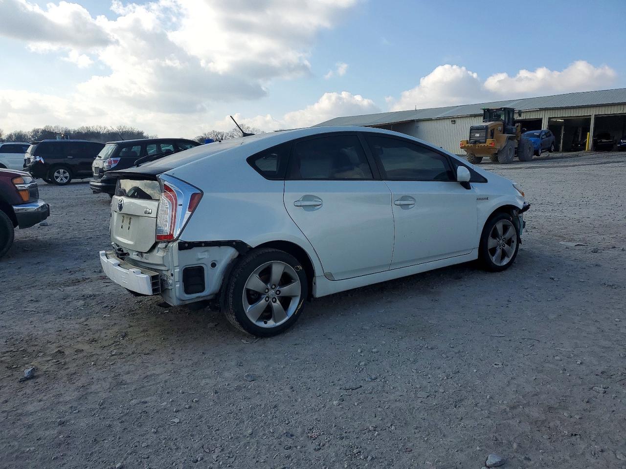 2013 TOYOTA PRIUS photo 3