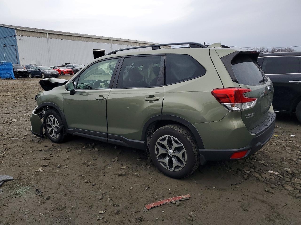 2020 SUBARU FORESTER PREMIUM photo 2