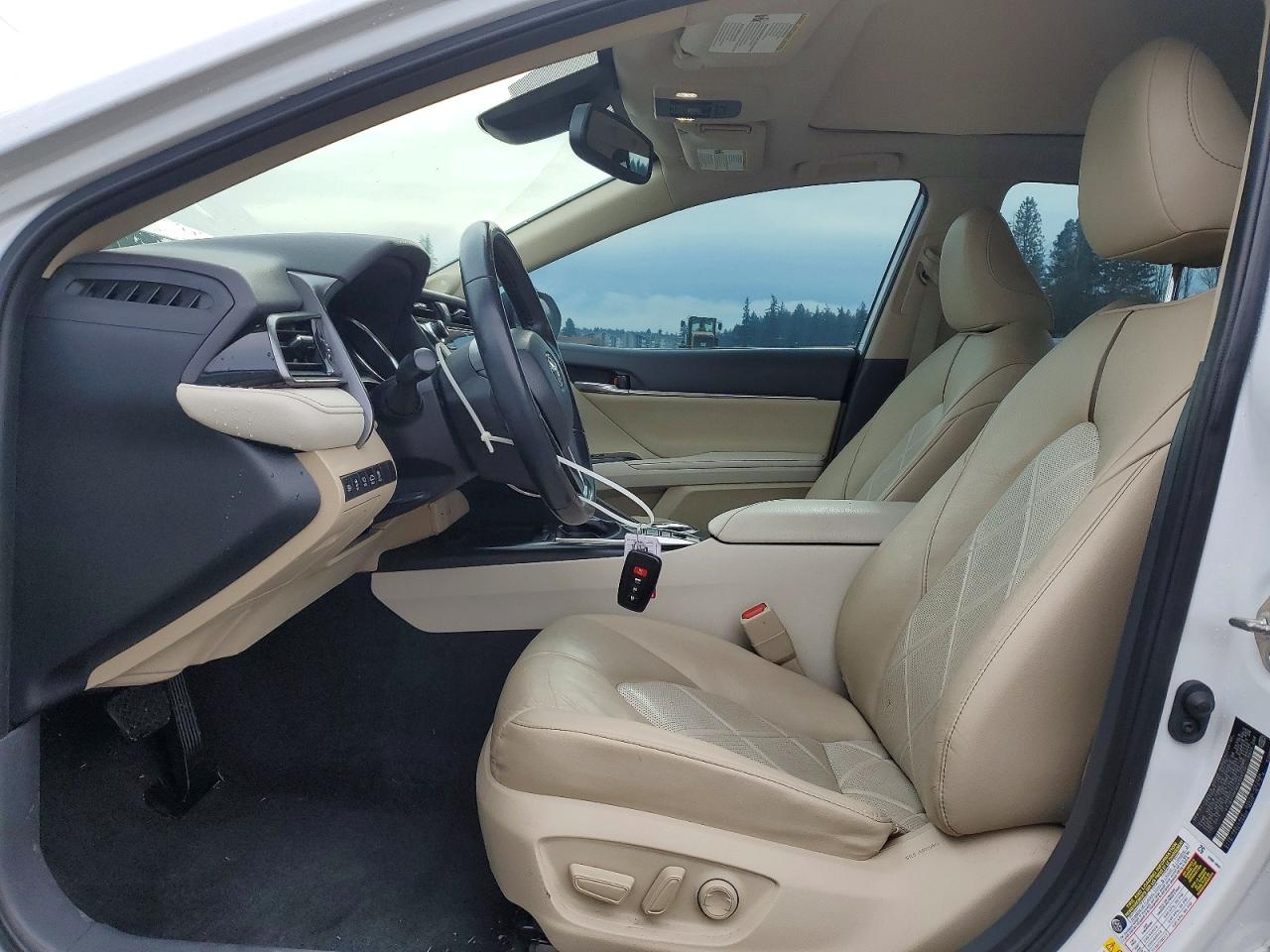 2019 TOYOTA CAMRY XSE photo 7
