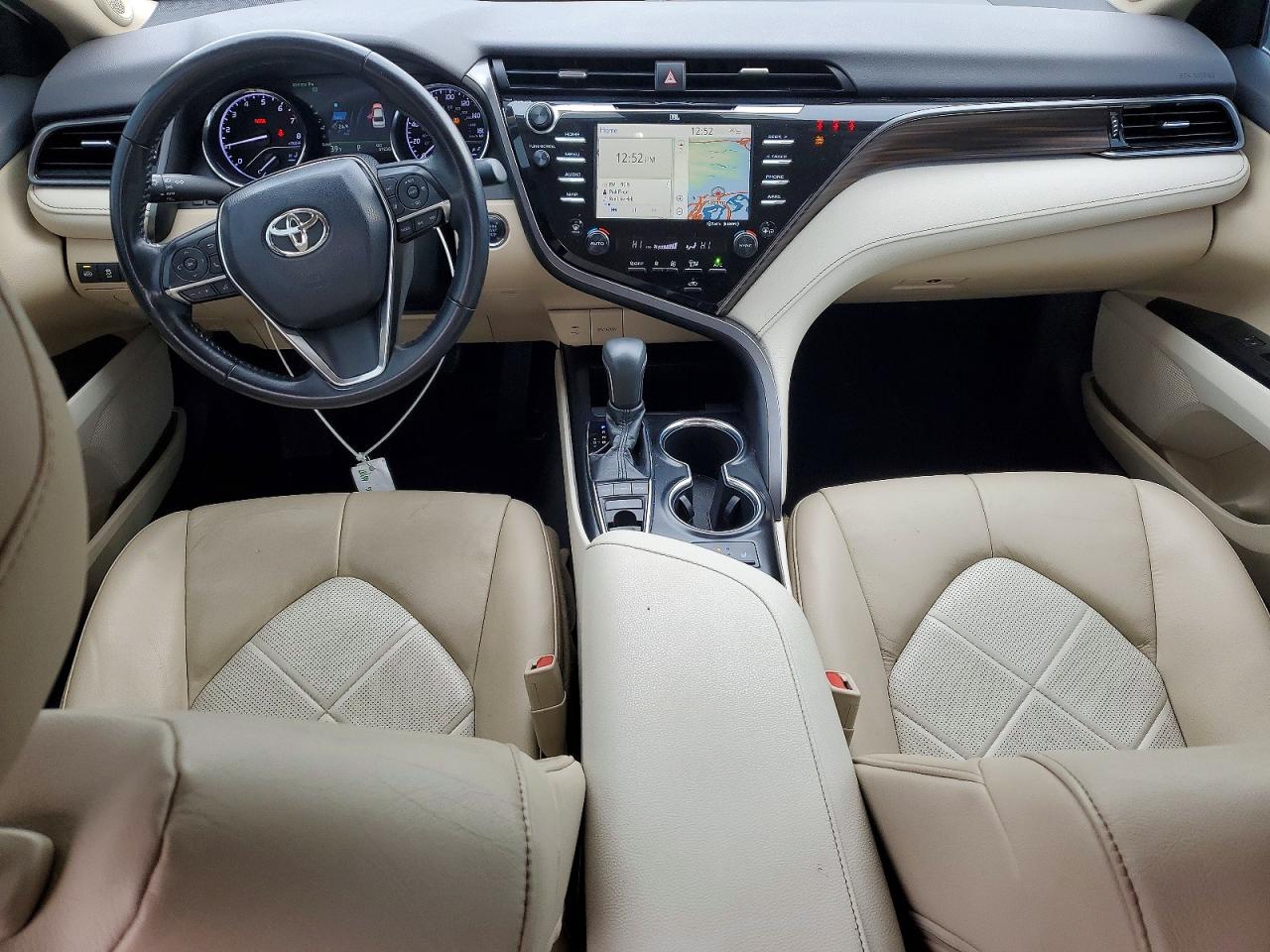 2019 TOYOTA CAMRY XSE photo 8