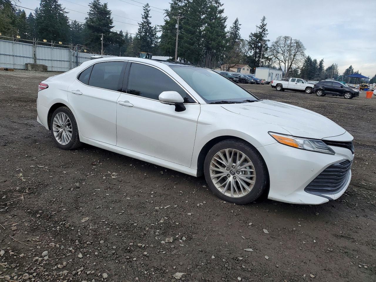 2019 TOYOTA CAMRY XSE photo 4