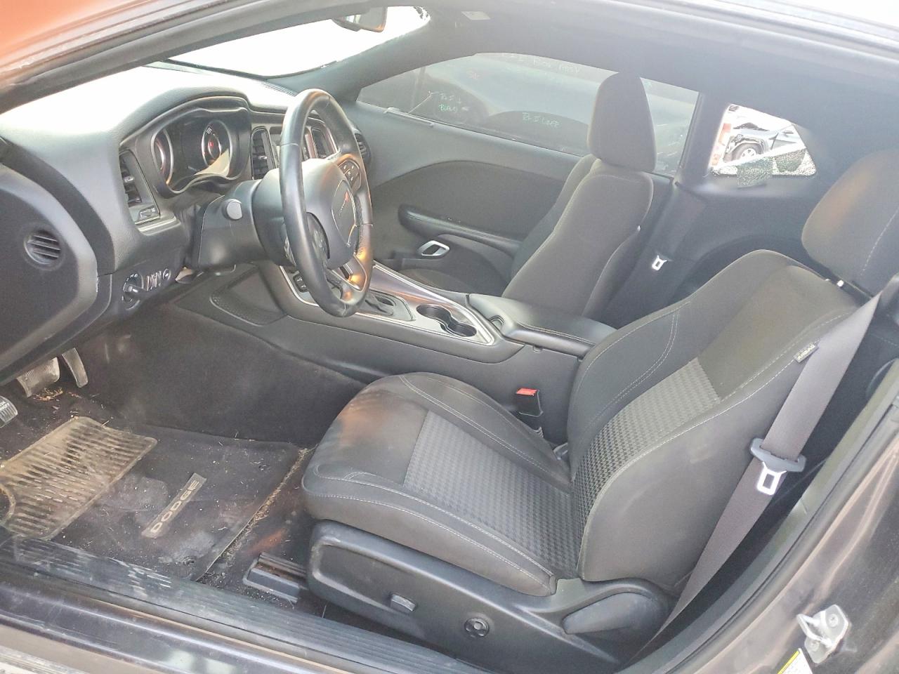 2016 DODGE CHALLENGER SXT photo 7