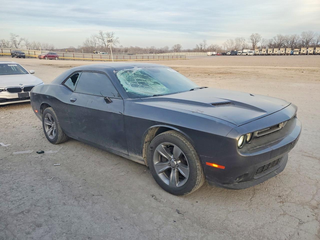2016 DODGE CHALLENGER SXT photo 4