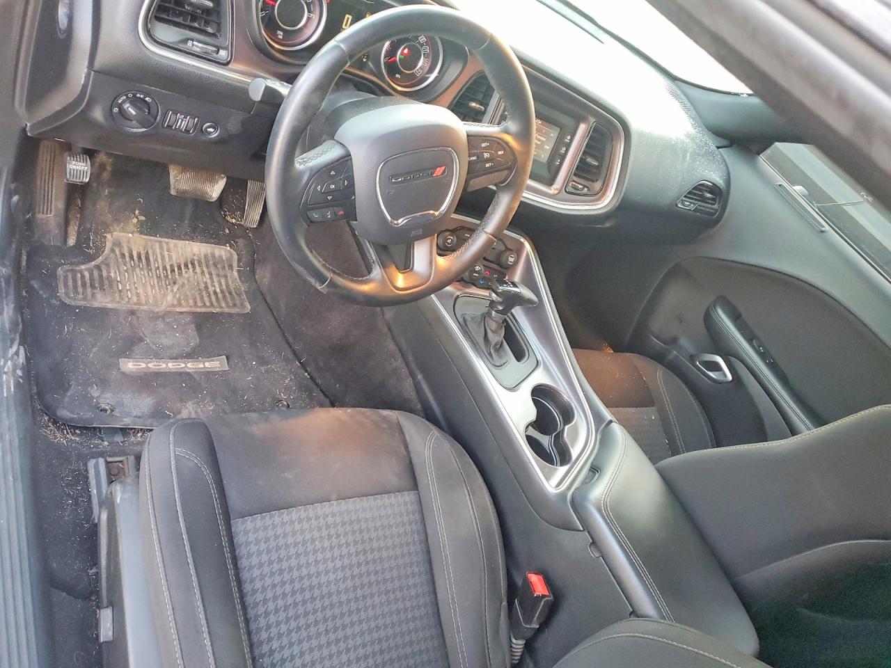 2016 DODGE CHALLENGER SXT photo 8