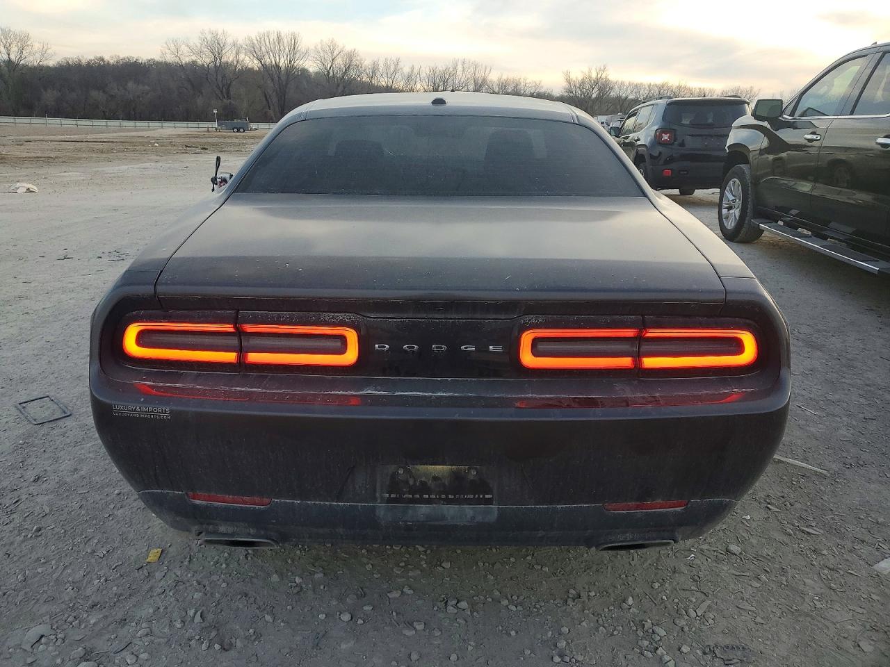 2016 DODGE CHALLENGER SXT photo 6