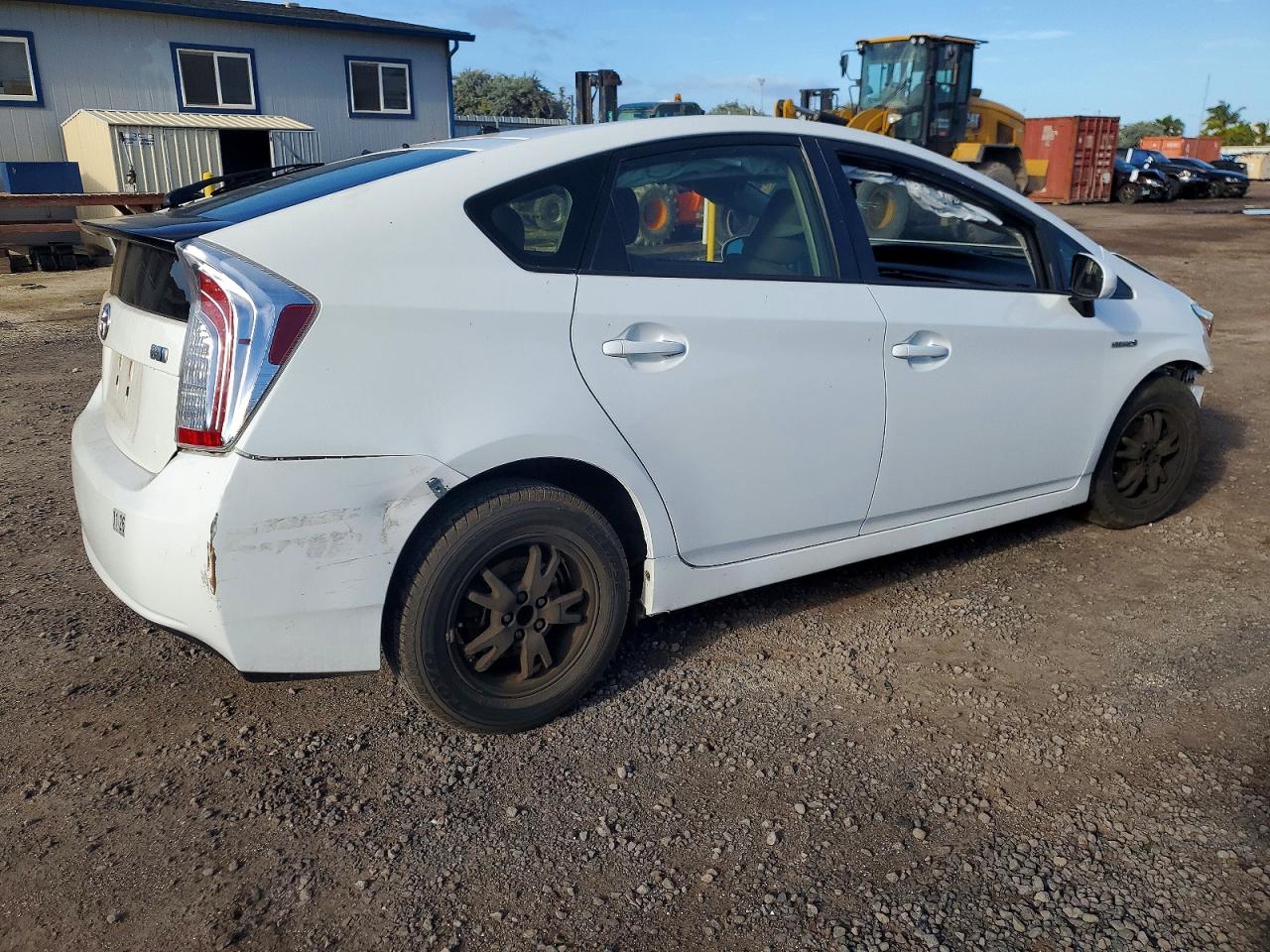 2015 TOYOTA PRIUS photo 3