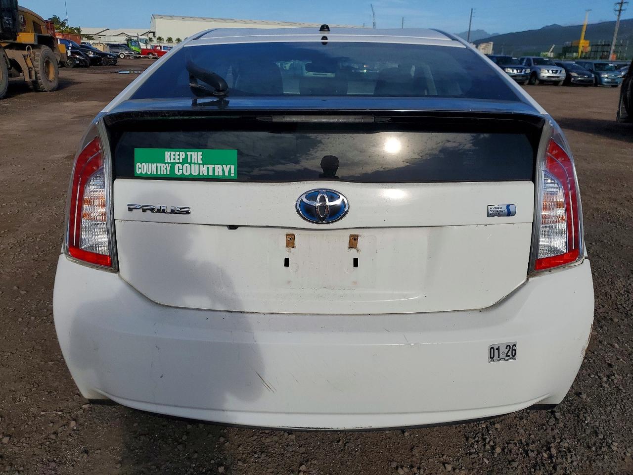 2015 TOYOTA PRIUS photo 6