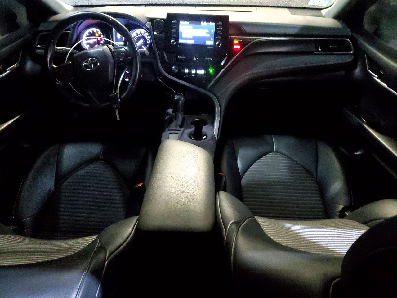 2021 TOYOTA CAMRY SE photo 8