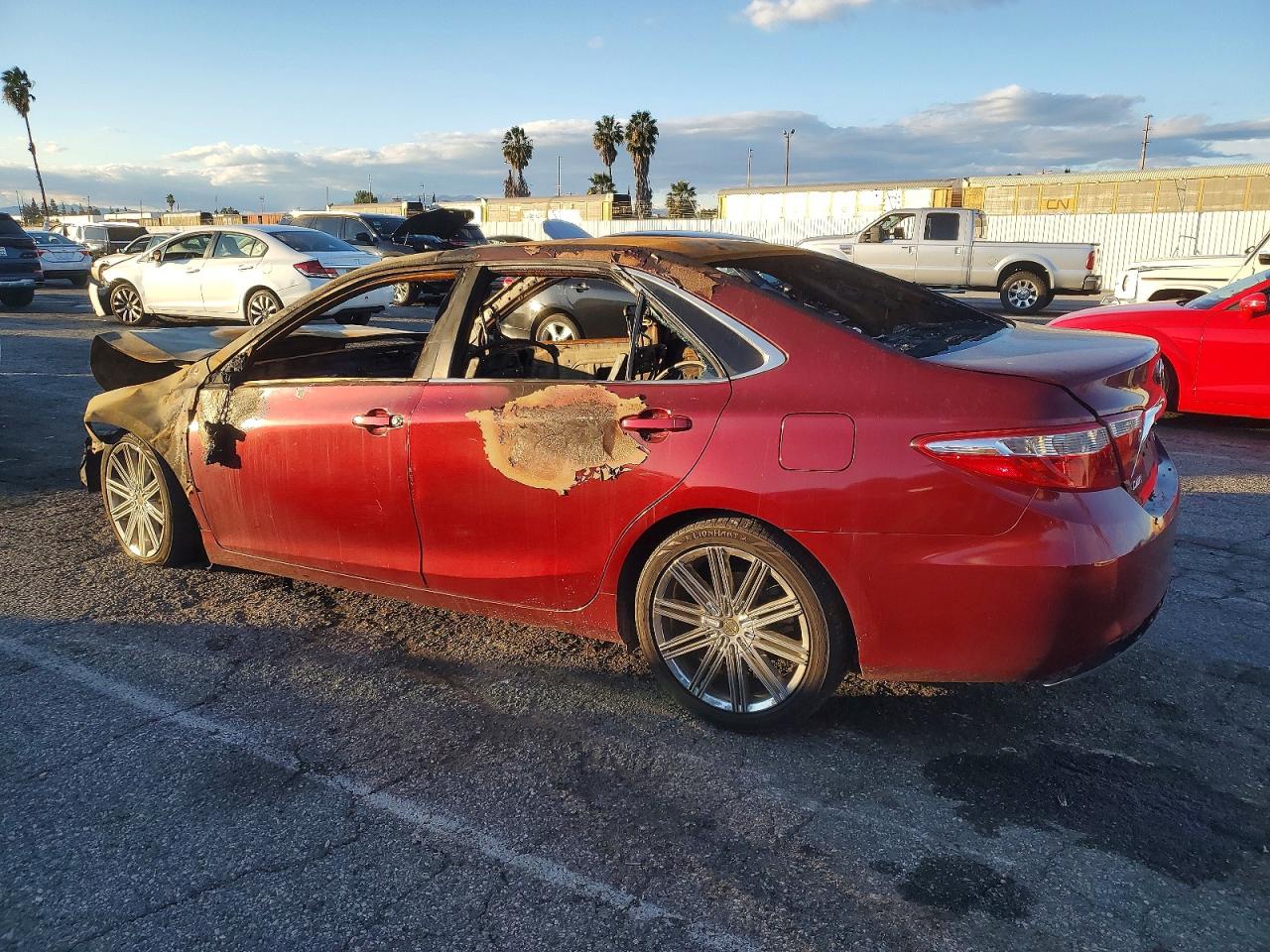 2017 TOYOTA CAMRY LE photo 3