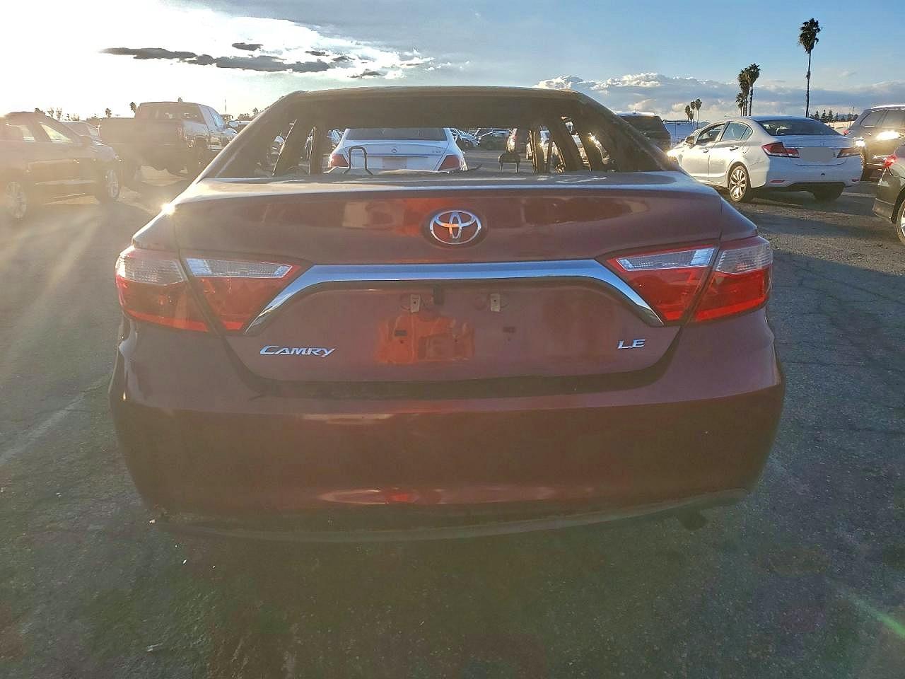 2017 TOYOTA CAMRY LE photo 11