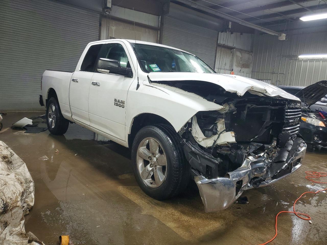 2015 RAM 1500 SLT photo 4