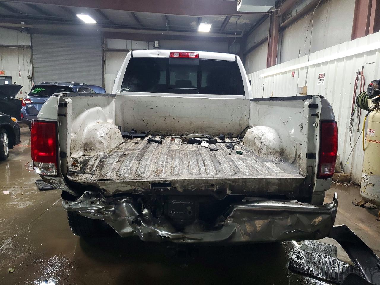 2015 RAM 1500 SLT photo 6