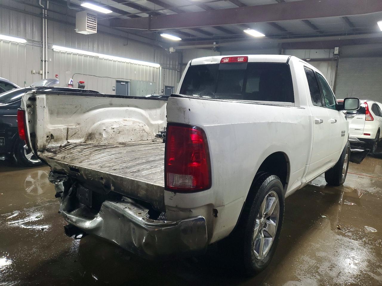 2015 RAM 1500 SLT photo 3