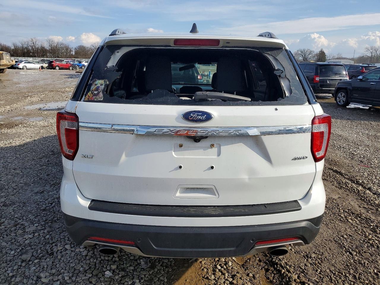 2018 FORD EXPLORER XLT photo 6