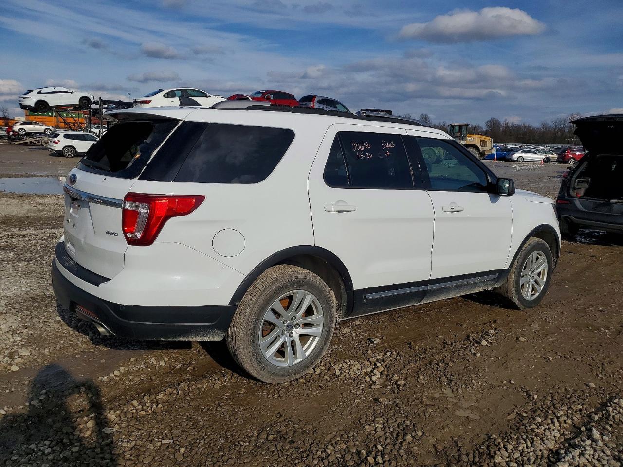 2018 FORD EXPLORER XLT photo 3