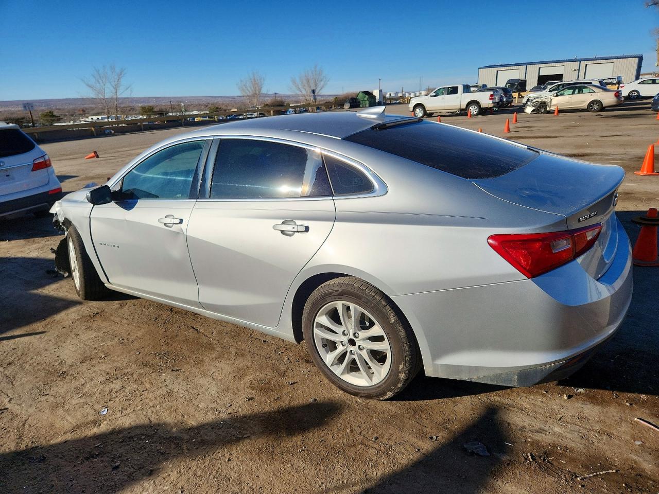 2018 CHEVROLET MALIBU LT photo 2
