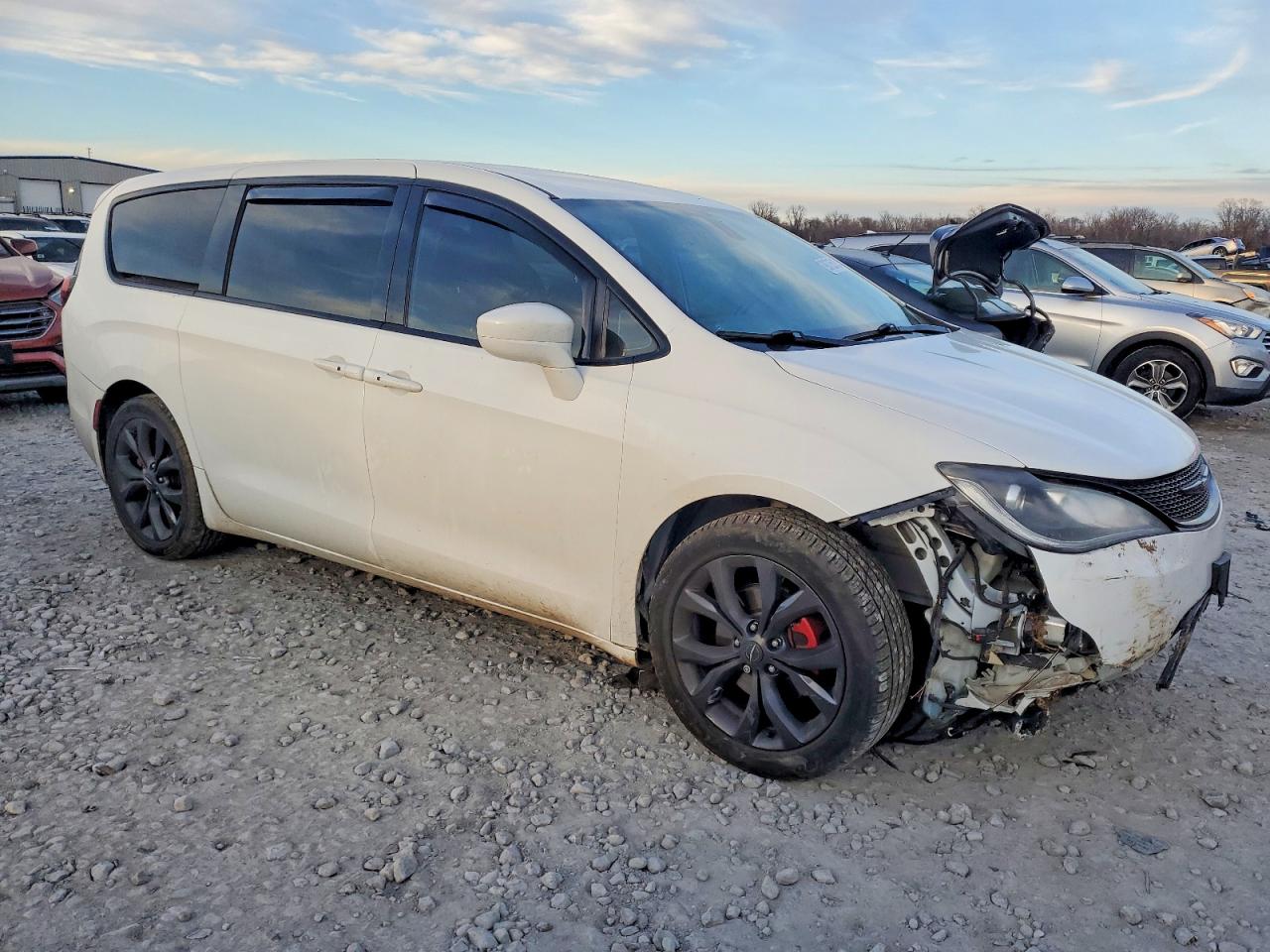 2019 CHRYSLER PACIFICA TOURING PLUS photo 4