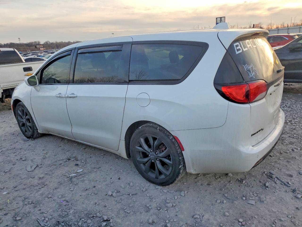 2019 CHRYSLER PACIFICA TOURING PLUS photo 2