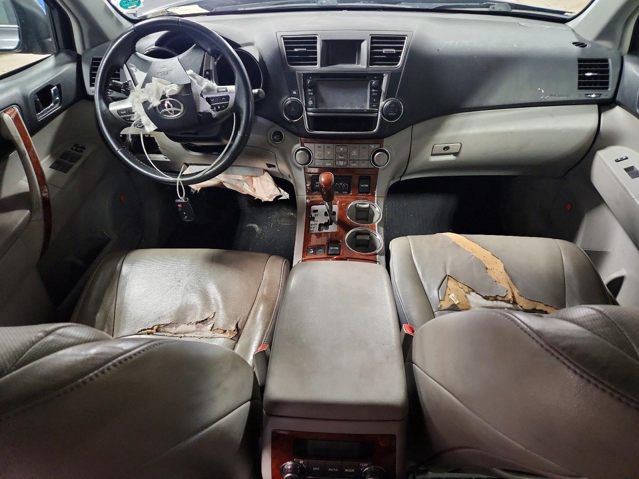 2013 TOYOTA HIGHLANDER LIMITED photo 8