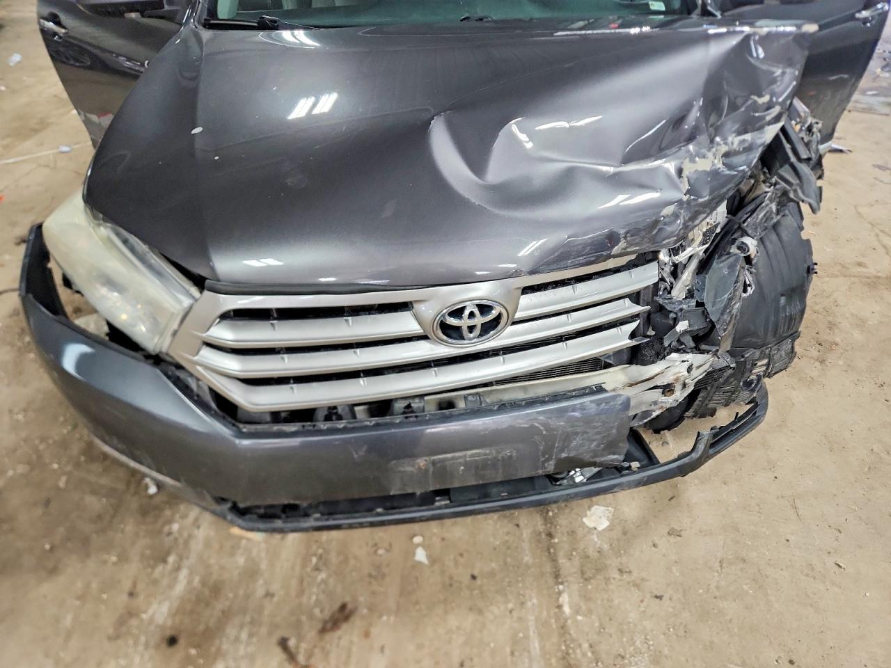 2013 TOYOTA HIGHLANDER LIMITED photo 12
