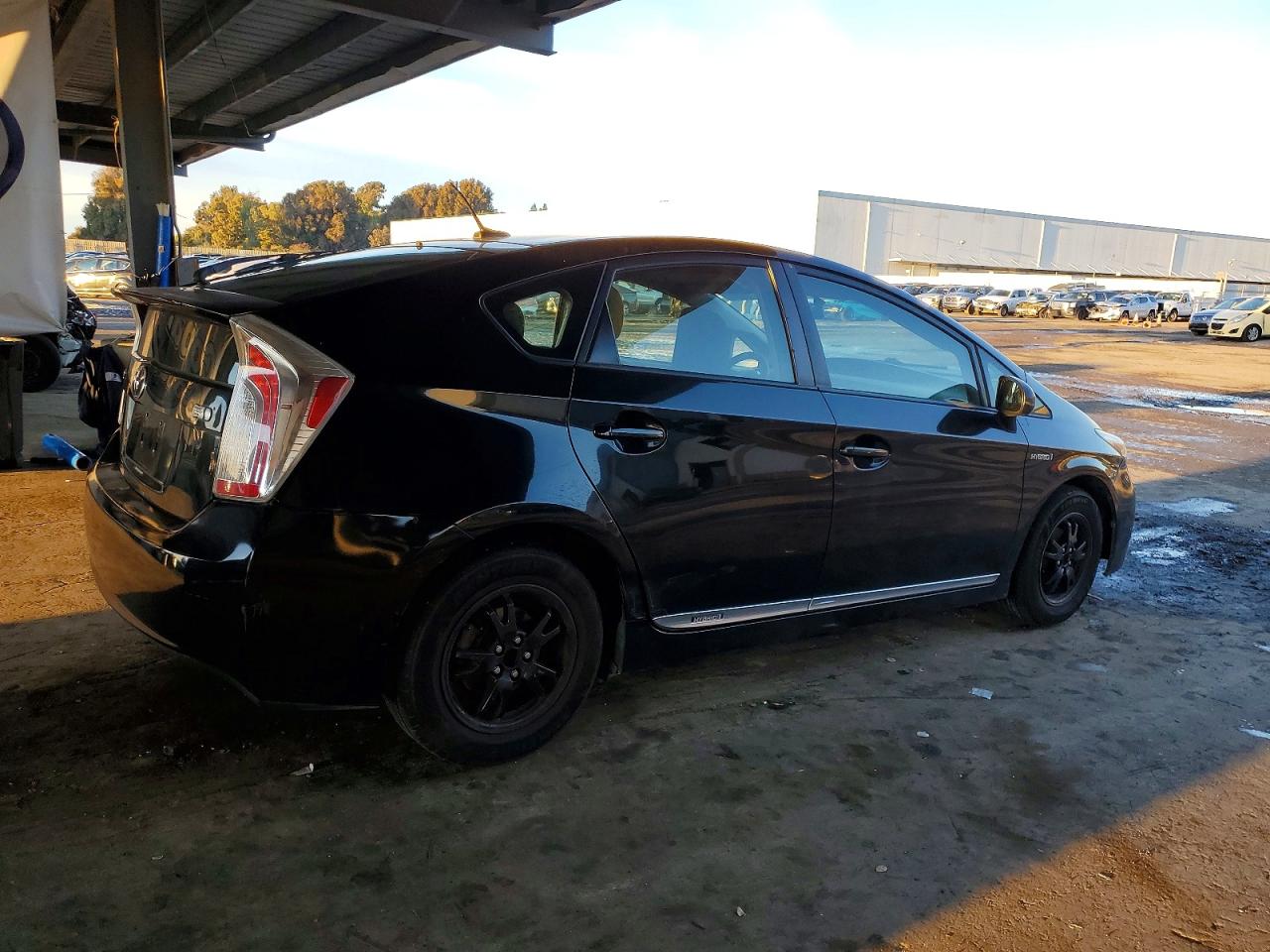 2014 TOYOTA PRIUS photo 3