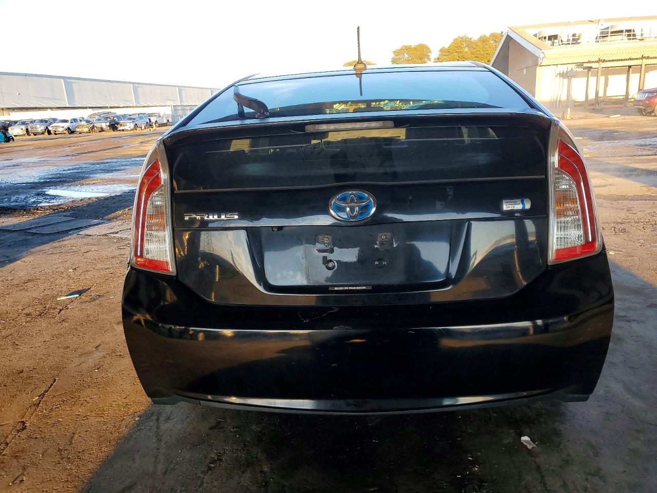 2014 TOYOTA PRIUS photo 6