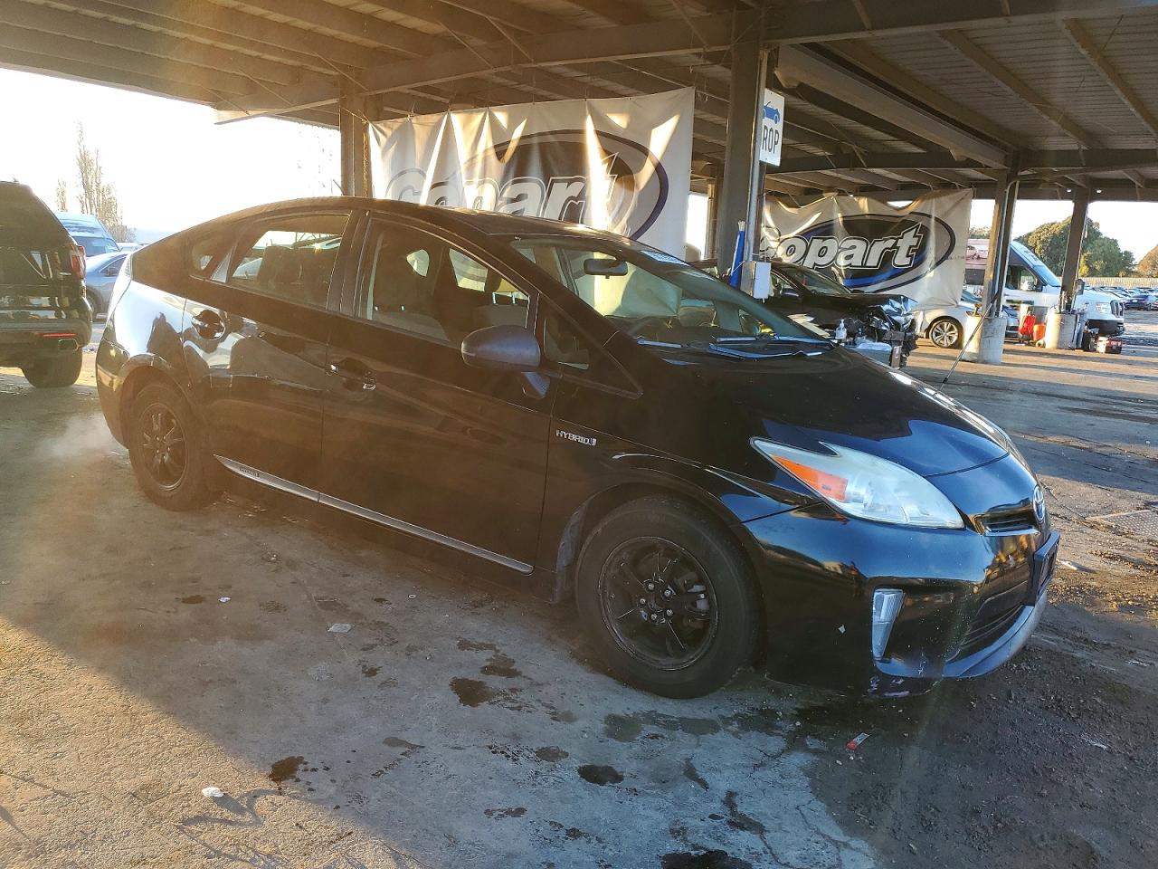 2014 TOYOTA PRIUS photo 4