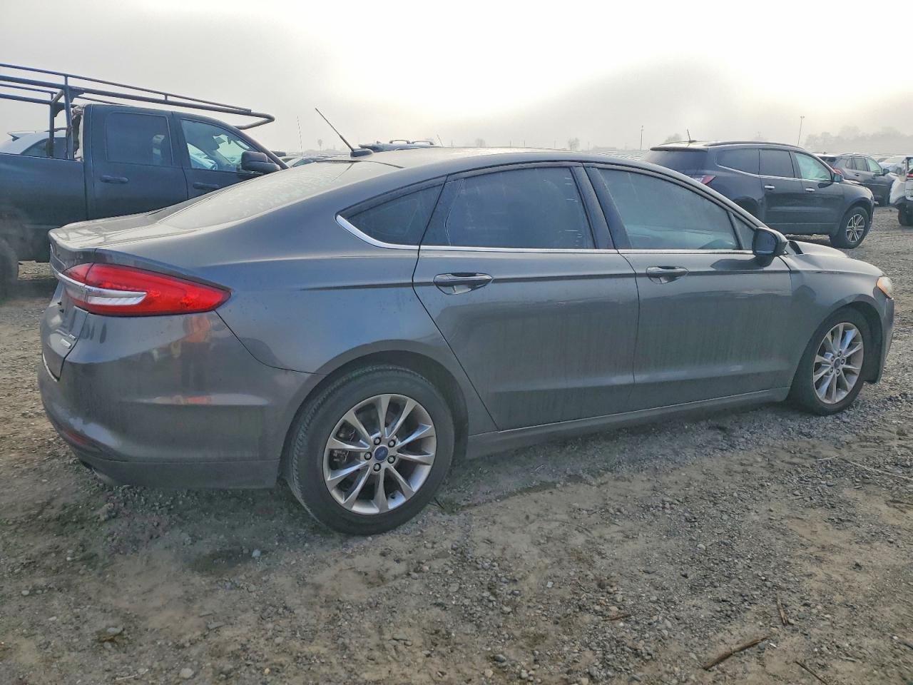 2017 FORD FUSION SE photo 3
