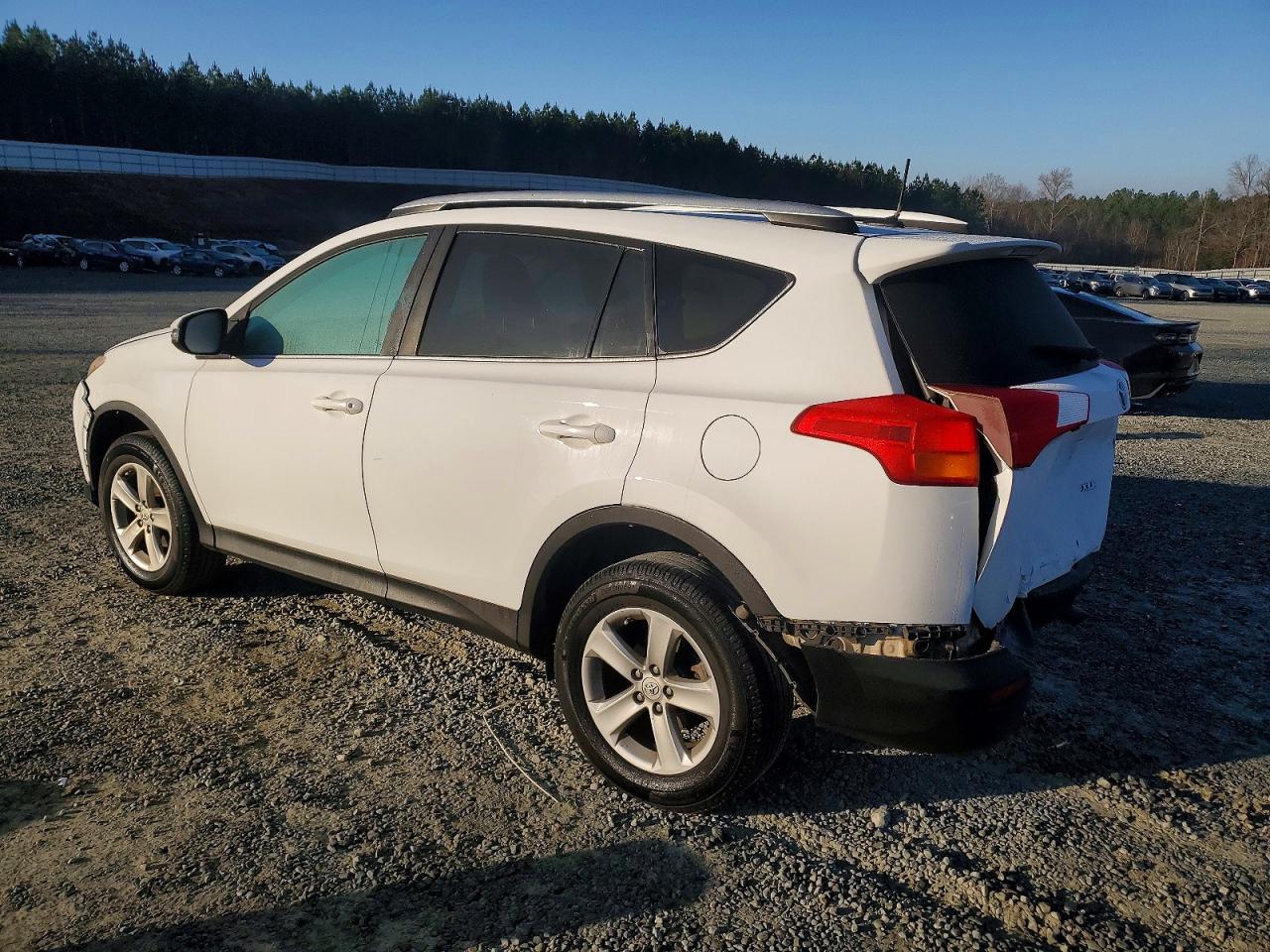 2014 TOYOTA RAV4 XLE photo 3