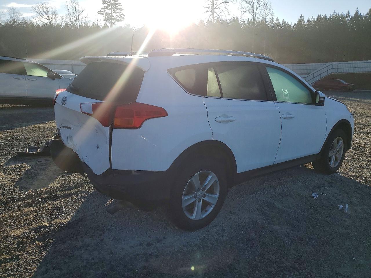 2014 TOYOTA RAV4 XLE photo 5