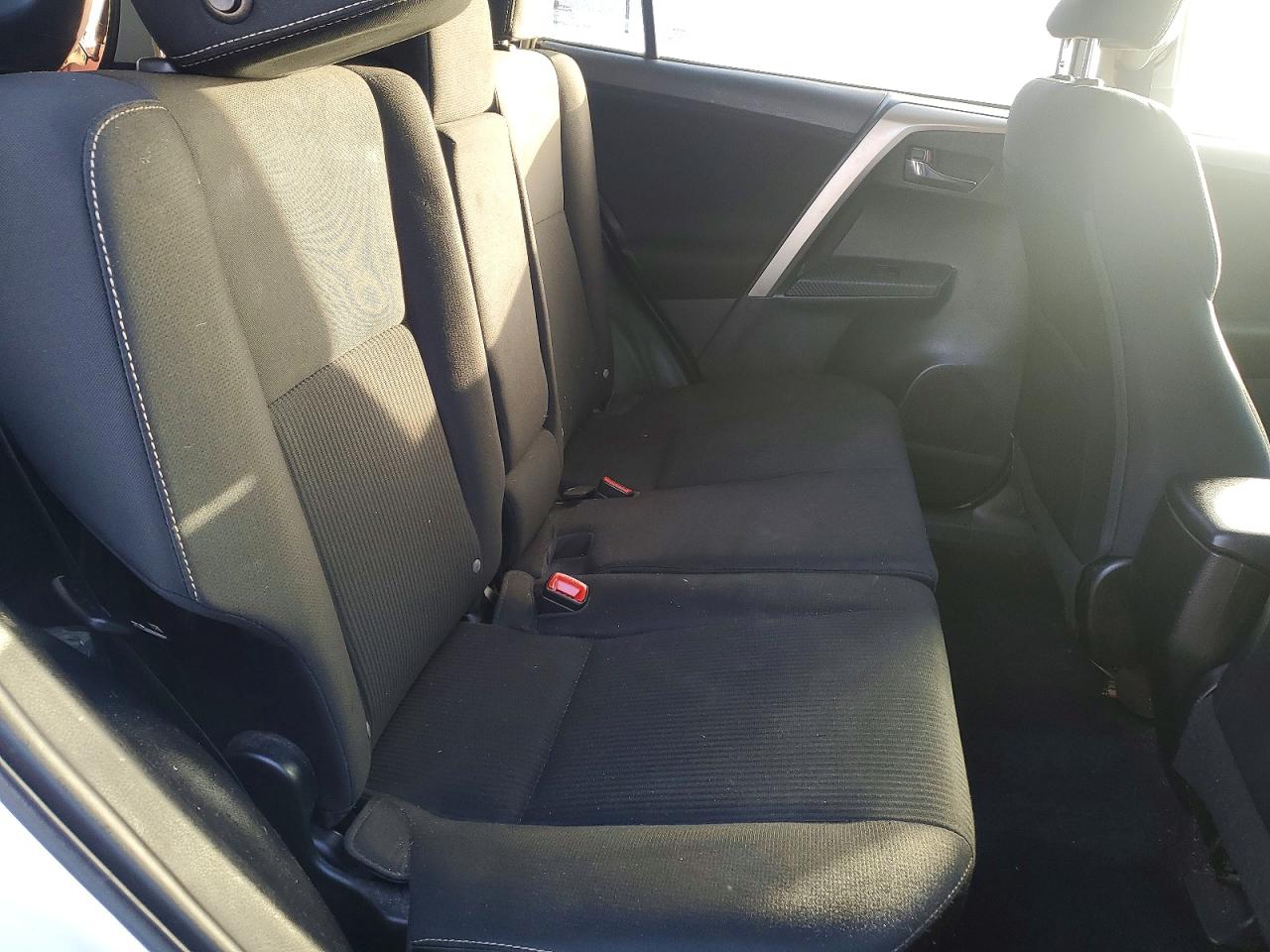 2014 TOYOTA RAV4 XLE photo 19