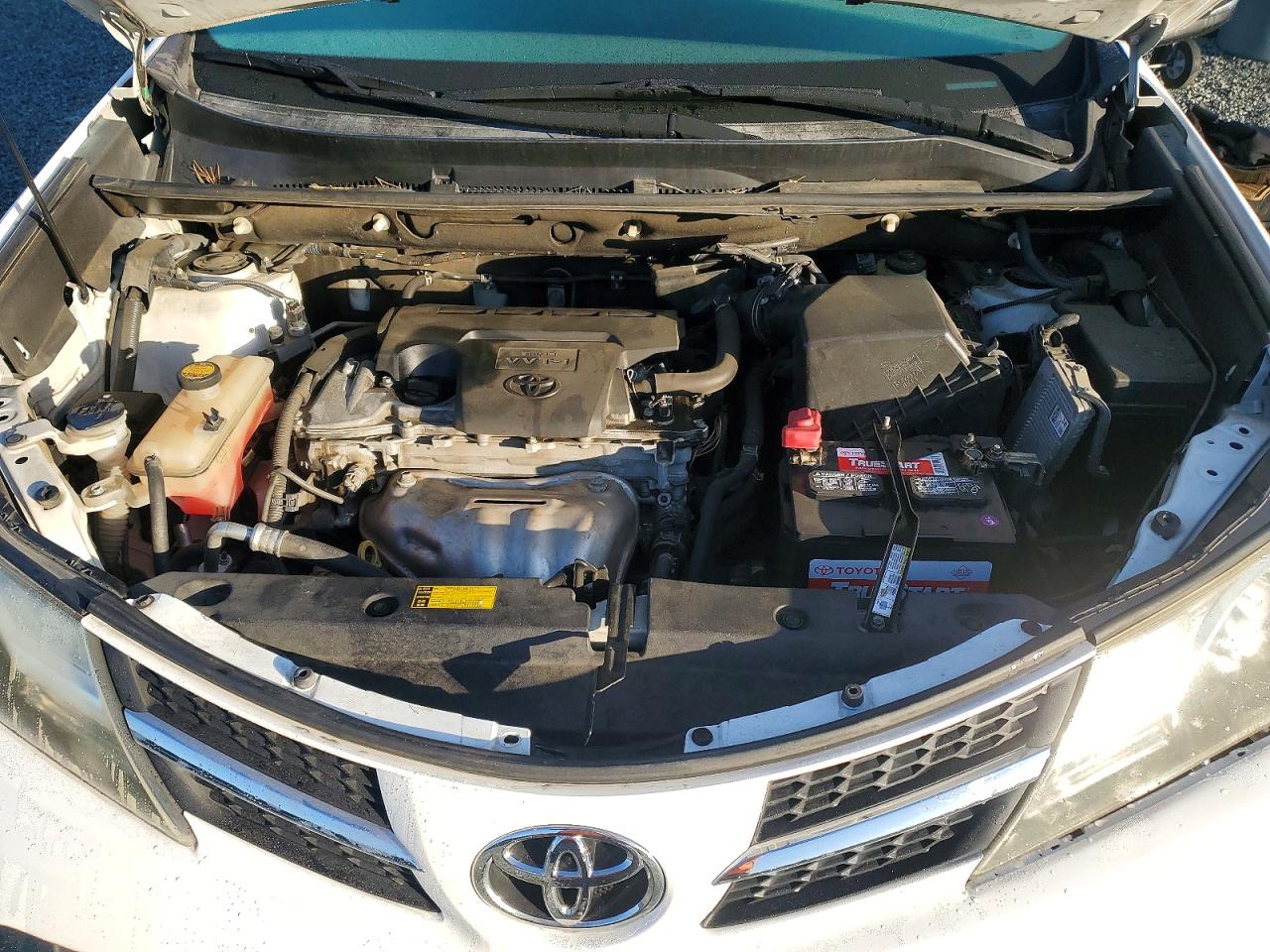 2014 TOYOTA RAV4 XLE photo 21