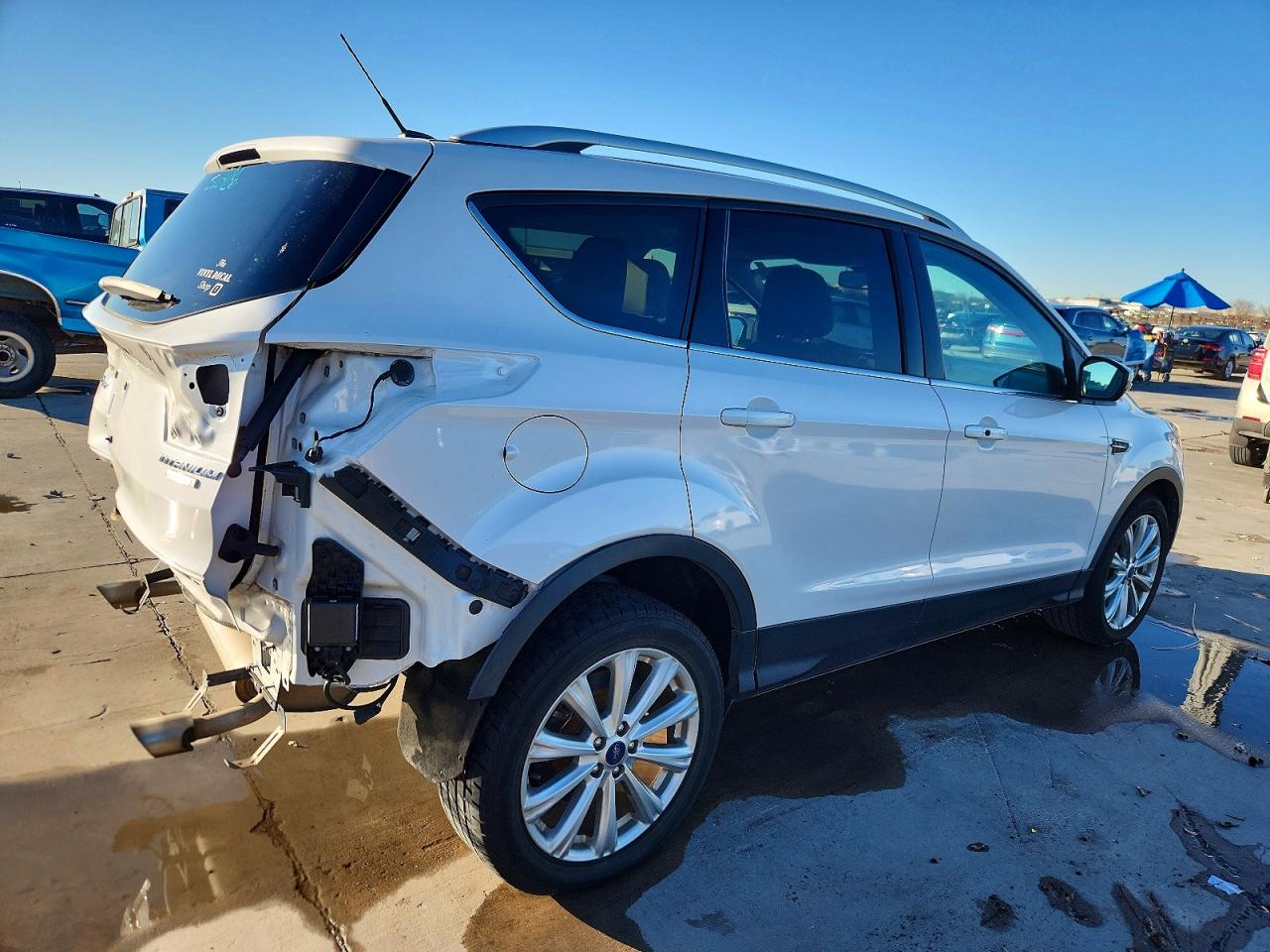 2017 FORD ESCAPE TITANIUM photo 3