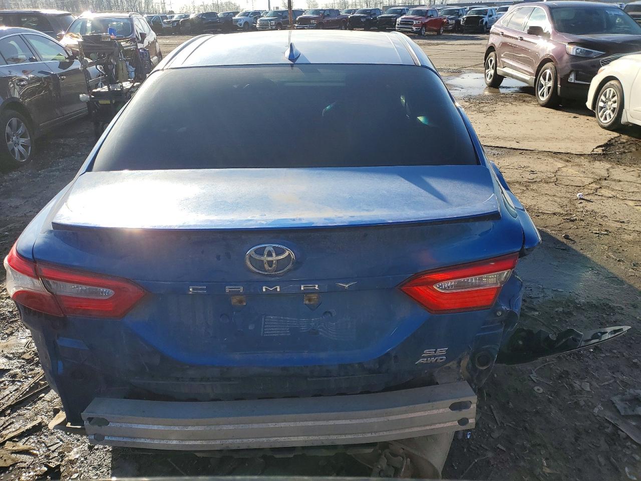 2020 TOYOTA CAMRY SE photo 6