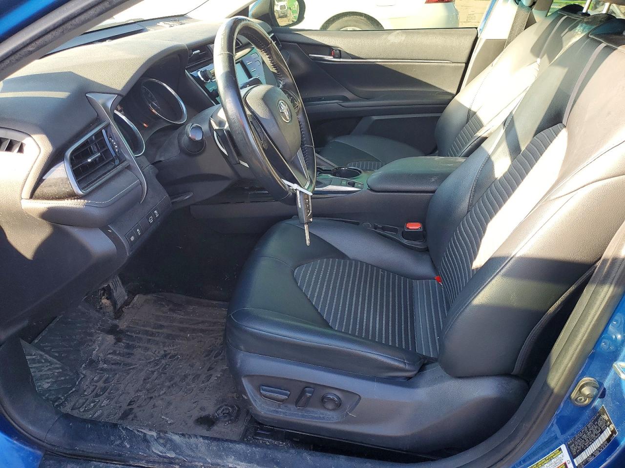 2020 TOYOTA CAMRY SE photo 7