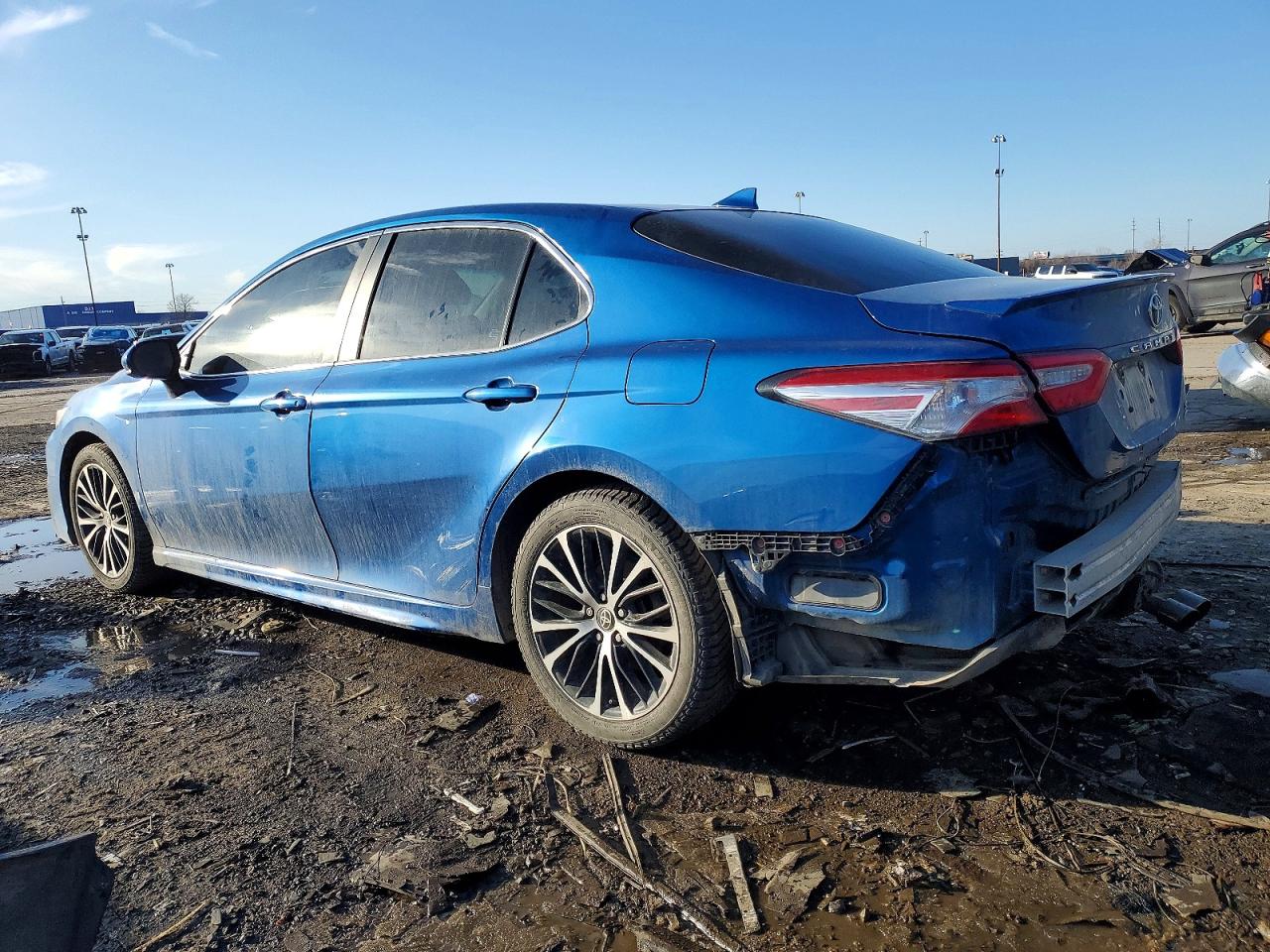2020 TOYOTA CAMRY SE photo 2
